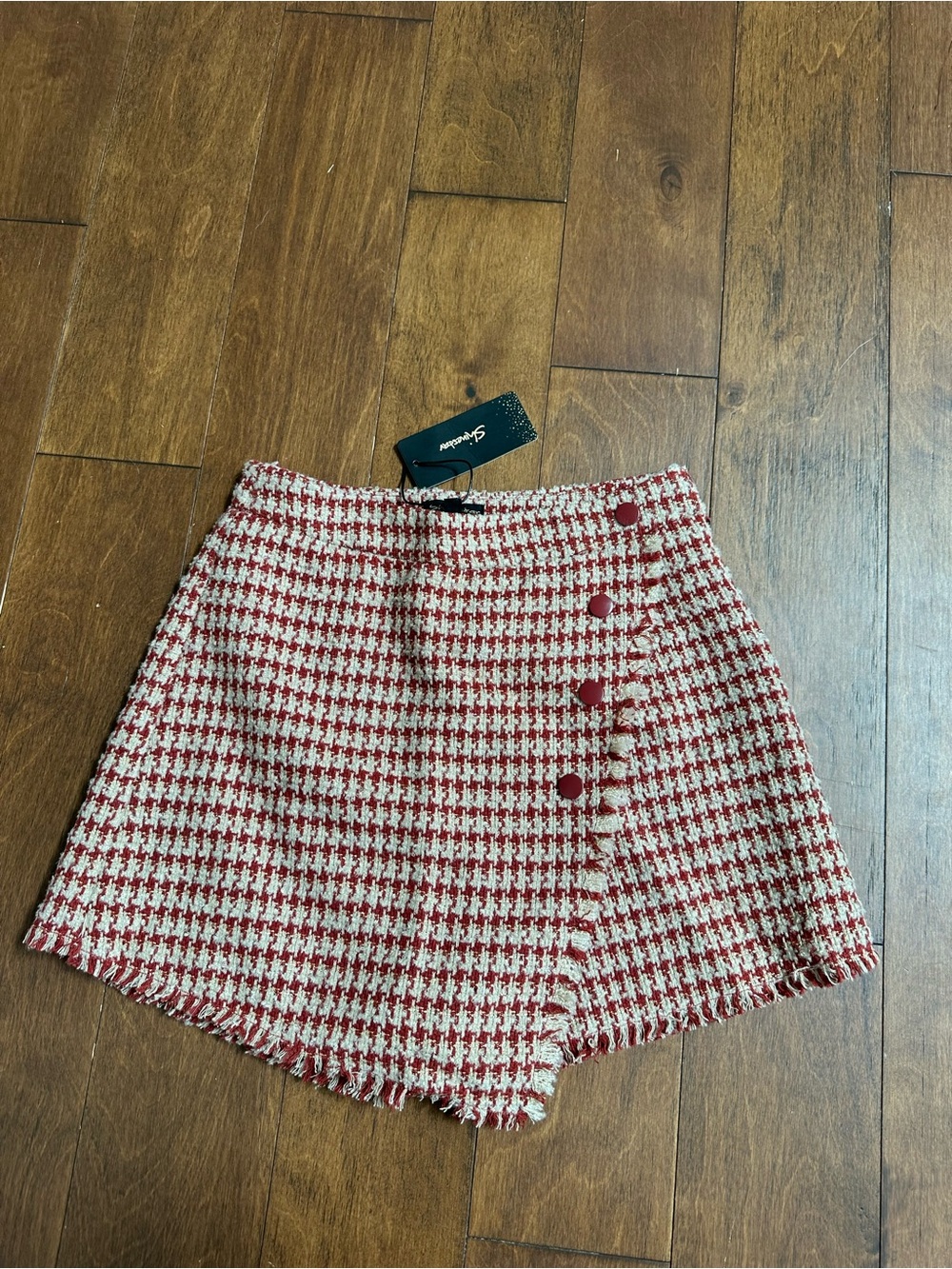 Stylish Red & White Houndstooth Mini Skort